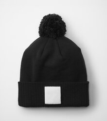 Beechfield_Applique-Patch-Pom-Beanie_B338R_black_white_flat-shot