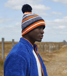 Beechfield_Multi-Sport-Fan-Beanie_B474R_french-navy_orange_white_lifestyle_3664