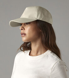 Beechfield_Organic-Cotton-5-Panel-Cap_B62N_stone_lifestyle_18294