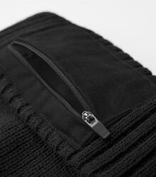 Beechfield_Zip-Patch-Beanie_B334R_black_open-zippered-pocket