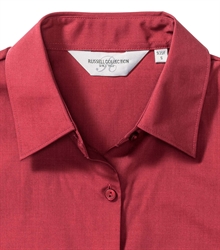 Russell-Ladies-Short-Sleeve-Fitted-Polycotton-Poplin-Shirt-935F-classic-red-detail