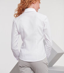 Russell_Ladies-Long-Sleeve-Easy-Care-Oxford-Shirt_932F_0R932F030_Model_back