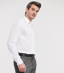 Russell_Mens-Long-Sleeve-Tailored-Ultimate-Non-Iron-Shirt_958M_0R958M030_Model_side